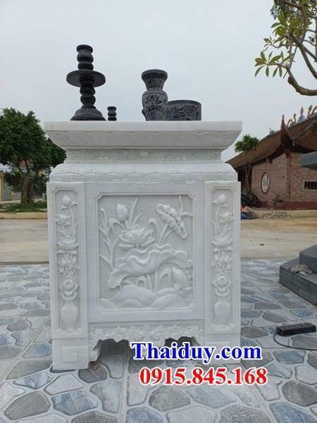Bàn đá lễ bằng đá trắng tự nhiên.jpg