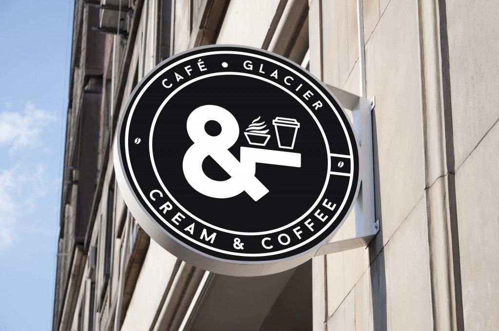 Bảng hiệu hộp đèn tròn mica hút nổi gắn tại mặt tiền quán cà phê Bảng hiệu hộp đèn tròn mica hút nổi gắn tại mặt tiền quán cà phê