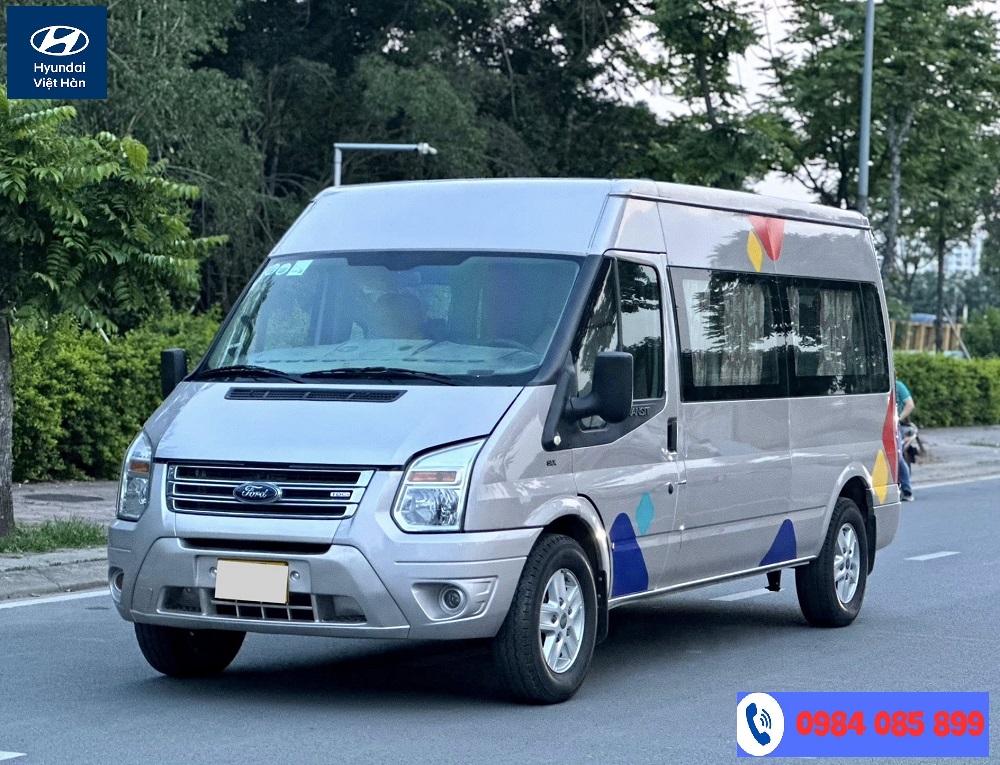 co-nen-mua-xe-transit-cu-khong.jpg