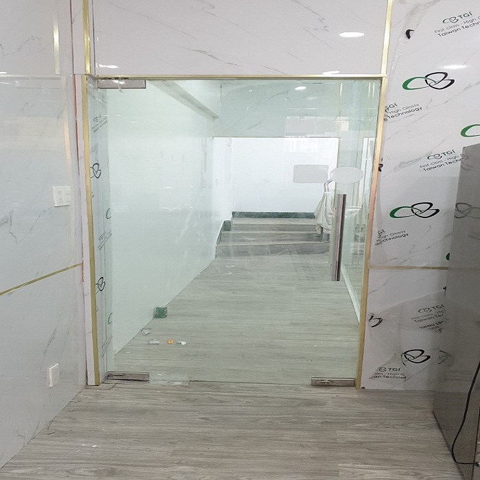CỬA BNAR LỀ SÀN 1 CÁNH.jpg