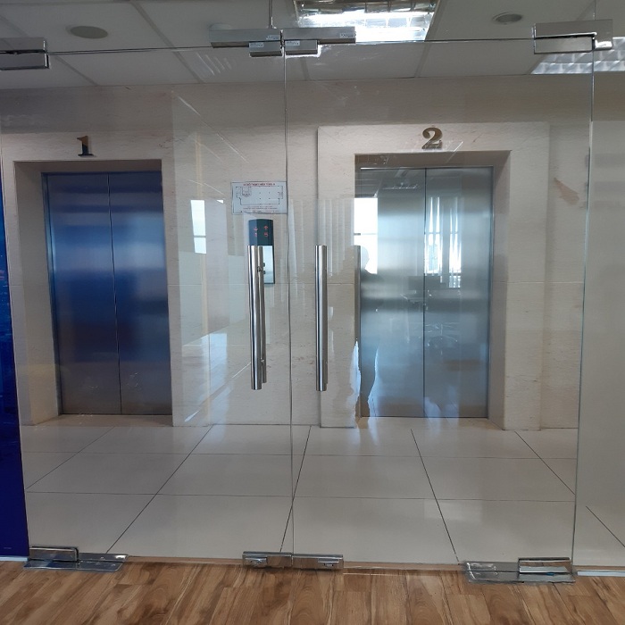 CỬA KÍNH THỦY LỰC GIÁ RẺ.jpg