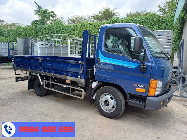 gia-xe-2-5-tan-hyundai-lan-banh-thung-lung.jpg