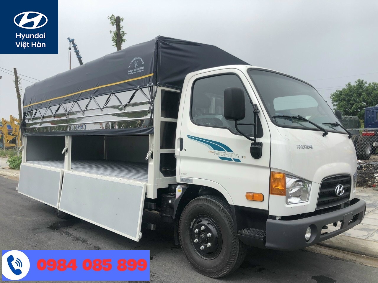 hyundai-7-tan-cabin-gold.jpg