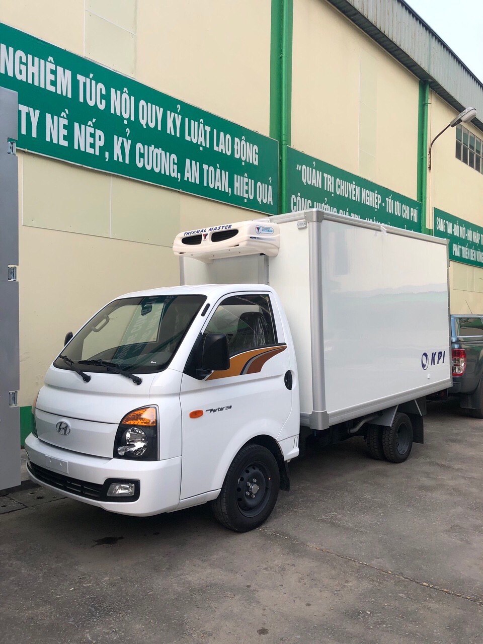 hyundai-h150-thung-dong-lanh-san-xuat-2020.jpg