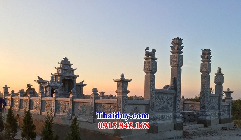 khu lăng mộ gia đình.jpg