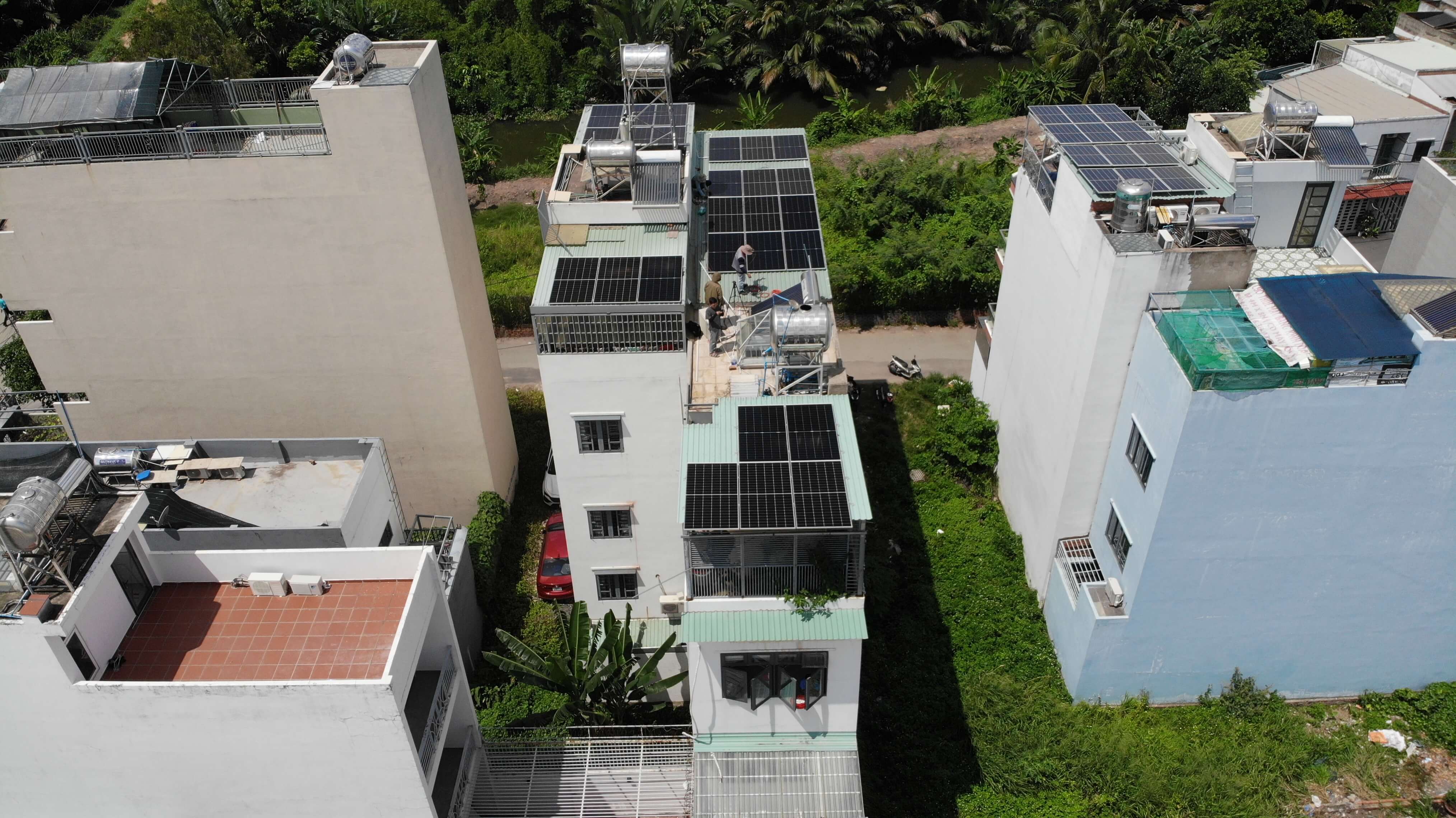 lap-dat-he-thong-dien-mat-troi-14kw-luu-tru-tai-linh-dong-thu-duc-ectech-vn (2) (1).jpg