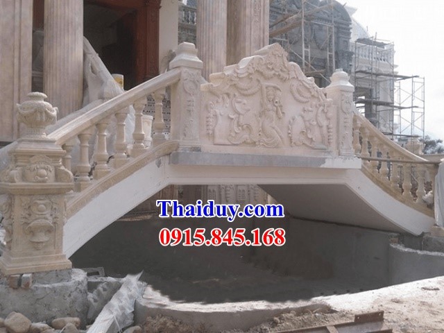 Mau-lan-can-tuong-rao-da-vang-xay-biet-thu-dep-nhat-hien-nay.jpg