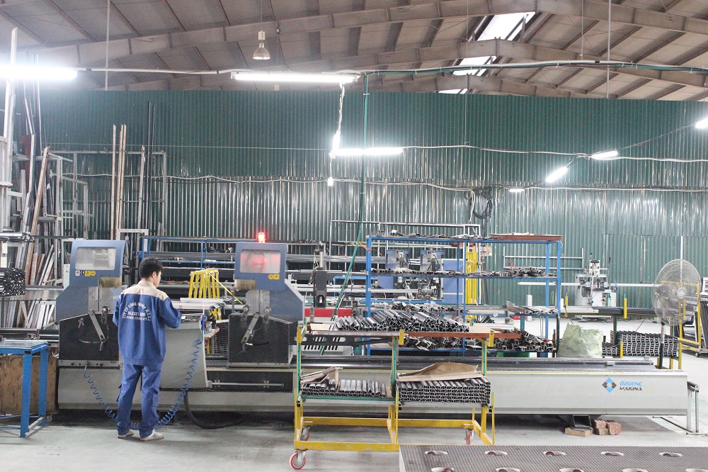 Máy cắt 2 đầu CNC.JPG