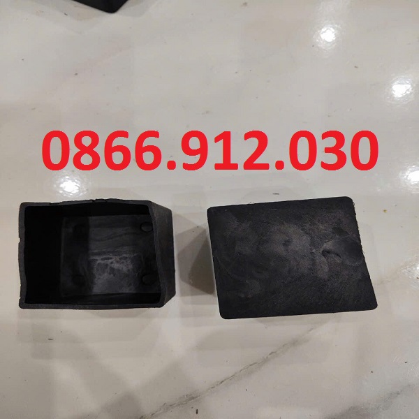 nap-chup-nhua-bit-dau-sat -hop-vuong-60x60mm.jpg
