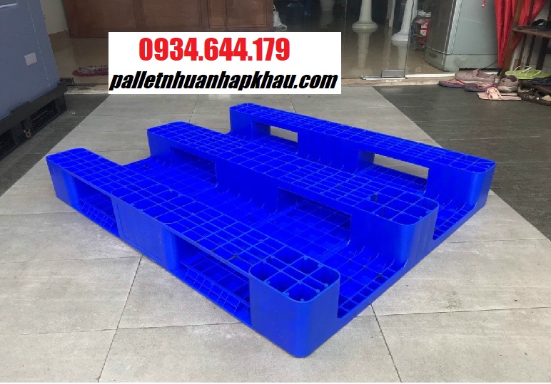 pallet nhựa cũ.jpg