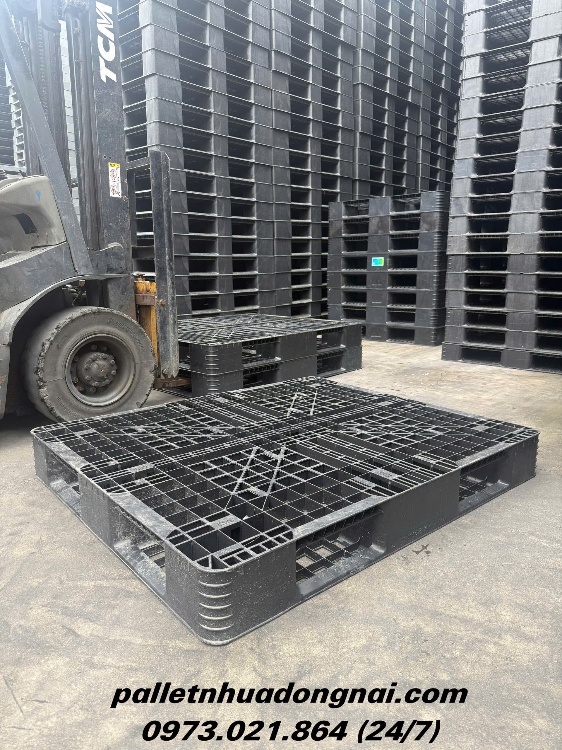 pallet-nhua-1100x1300x150mm (3).jpg