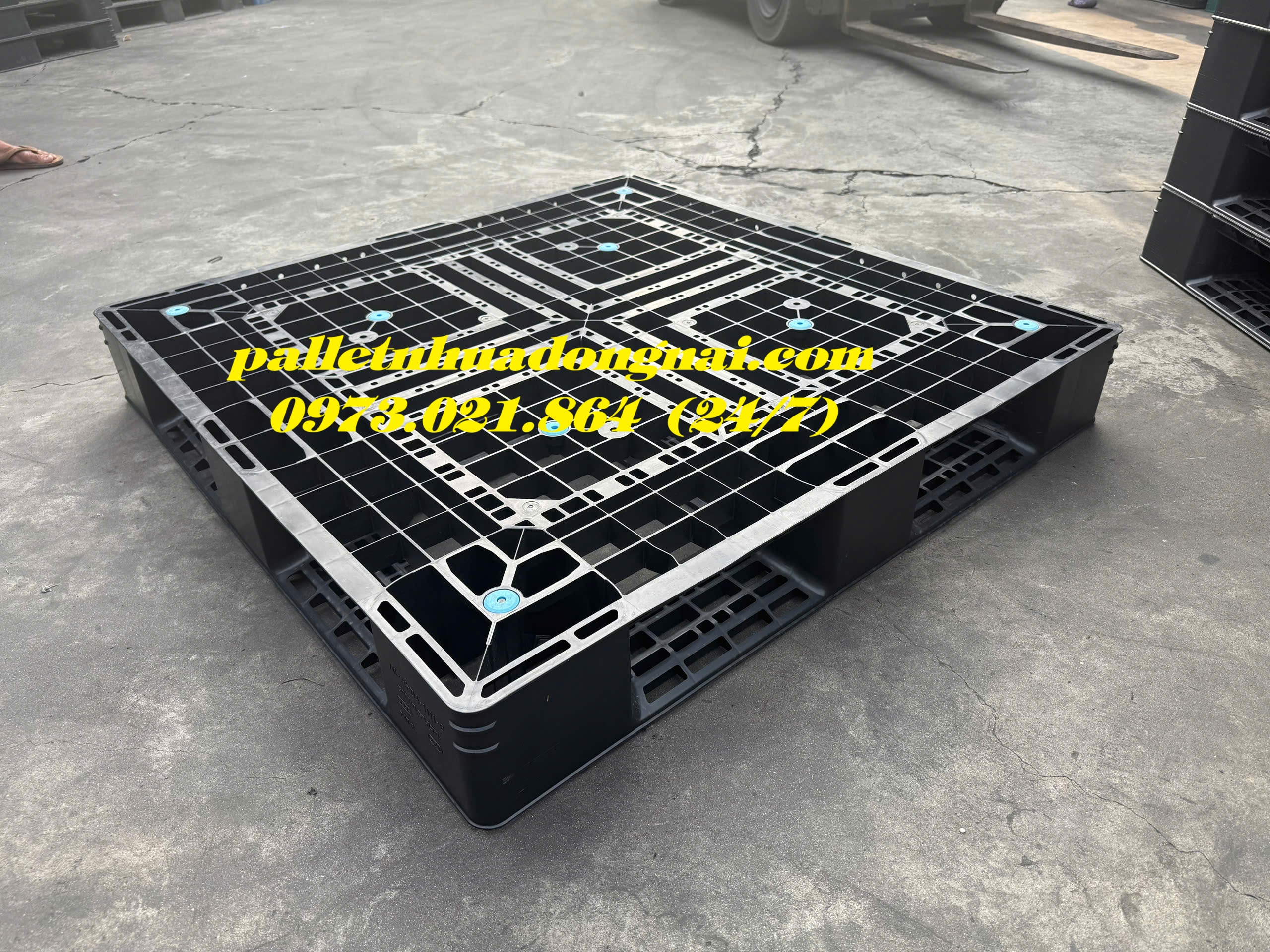 pallet-nhua-cu (1).jpg