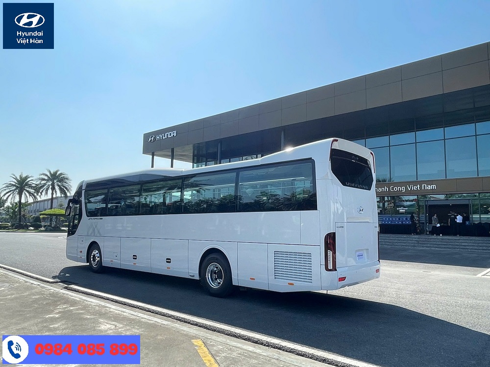 phan-duoi-xe-khach-hyundai-47-cho-universe-prestige.jpg
