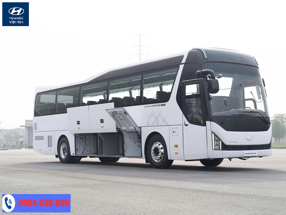 so-sanh-xe-khach-47-cho-hyundai-prestige-va-doi-thu.jpg