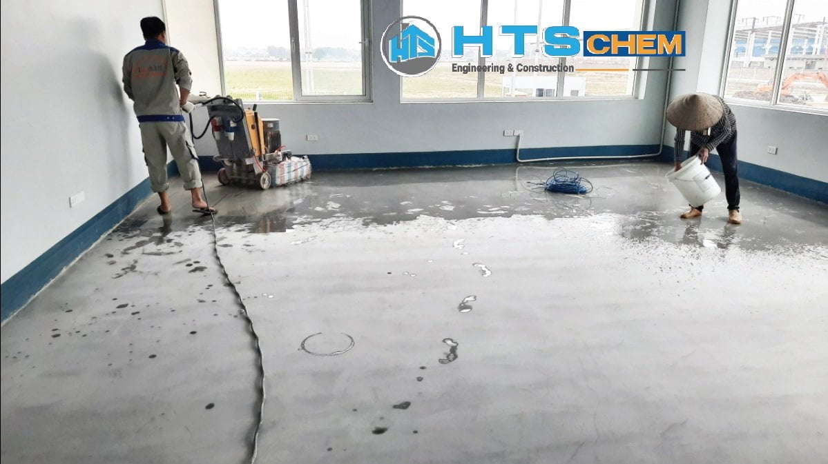 Su-dung-may-moc-chuyen-dung-thi-cong-phu-bong-san.jpg Su-dung-may-moc-chuyen-dung-thi-cong-phu-bong-san.jpg