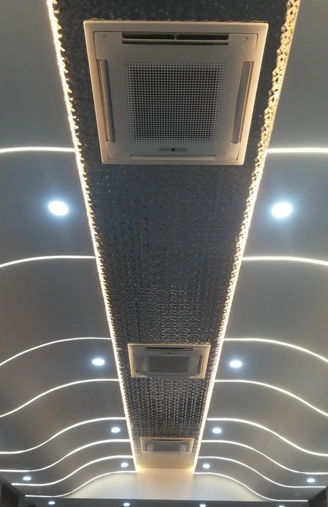 Thi công inox 3D sóng nước ở tại TPHCM.jpg