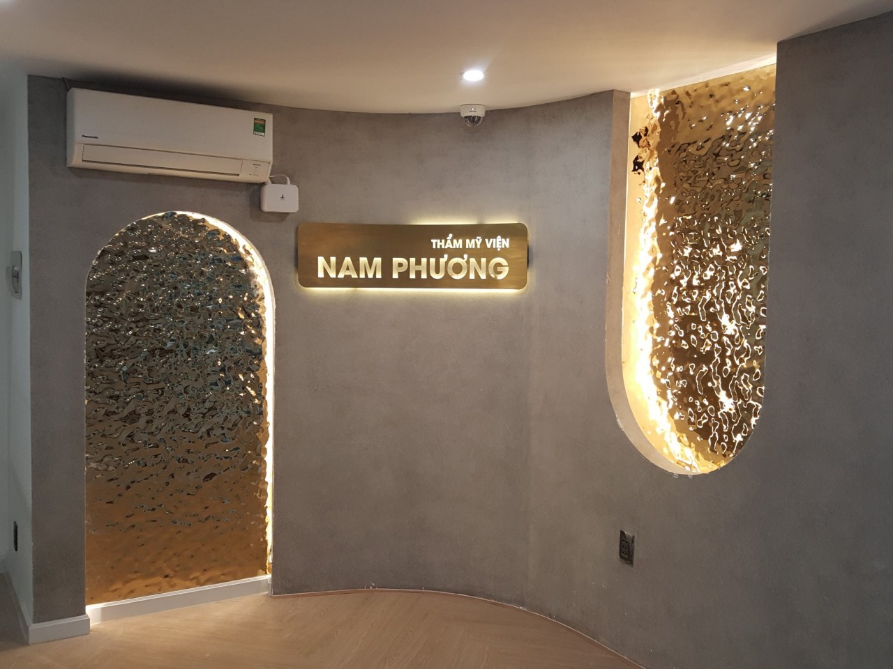 Thi công inox 3D sóng nước uy tín tại TPHCM.jpg