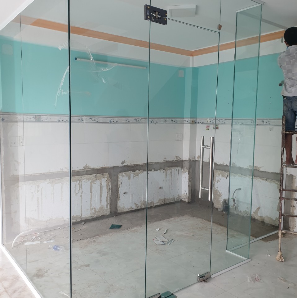 VÁCH NGĂN PHÒNG KÍNH CƯỜNG LỰC TP HCM.jpg