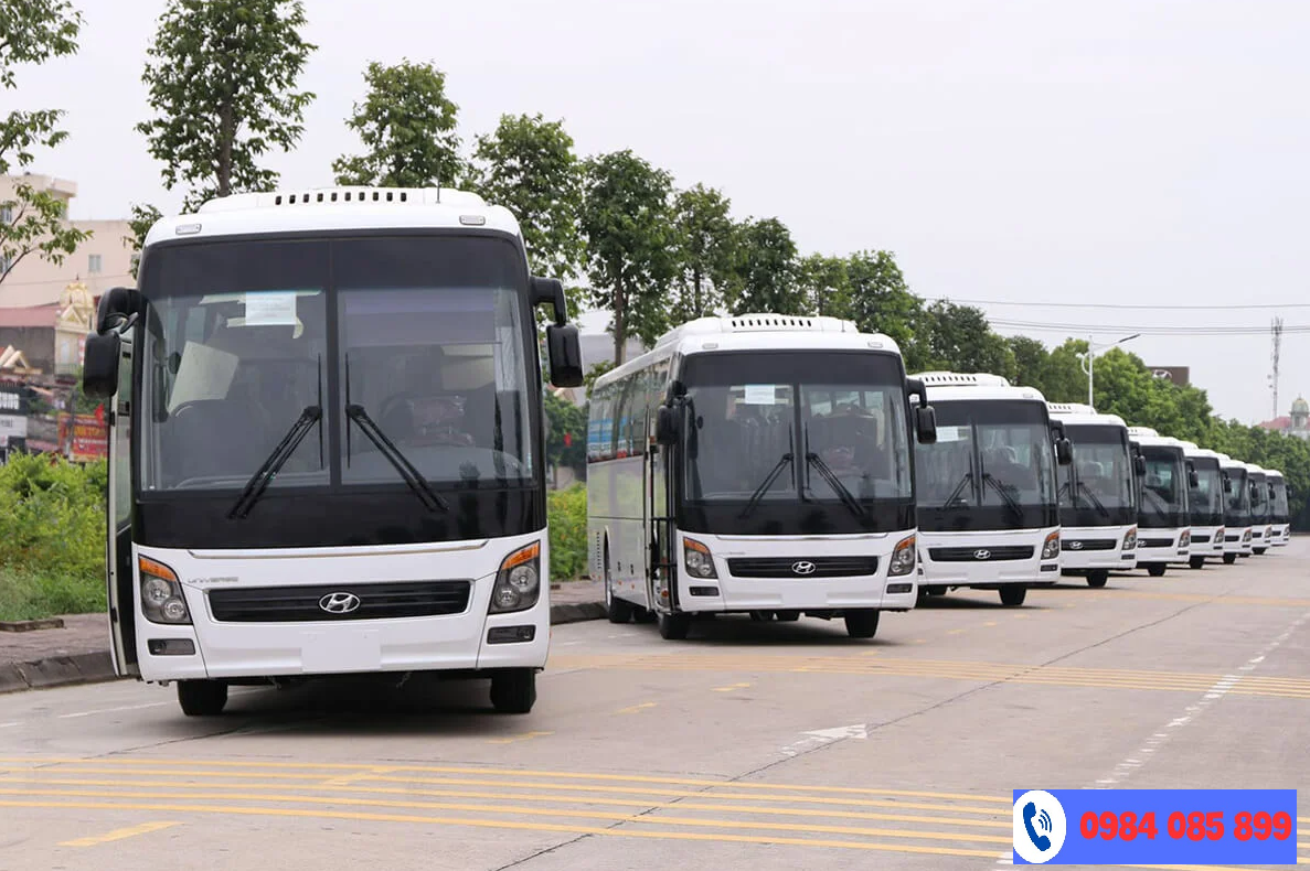 xe-khach-47-cho-hyundai-universe.PNG