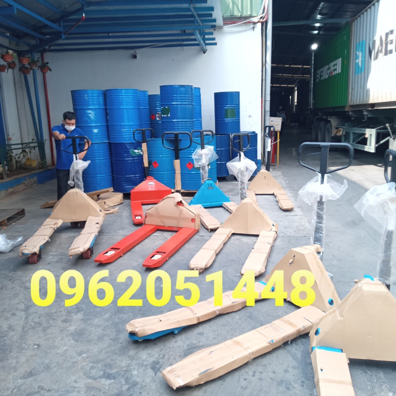 Xe-nâng-tay-2.5-tấn-3-tấn-3.5-tấn-4-tấn-5-tấn-10-tấn-tại-hà-nội.jpg