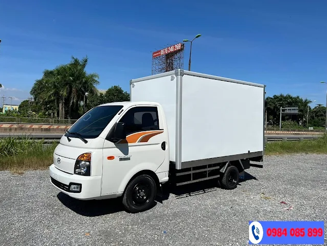 xe-tai-h150-thung-kin-composite.PNG