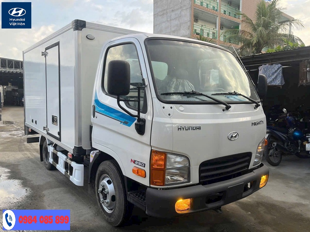 xe-tai-hyundai-n250-thung-bao-on.jpg