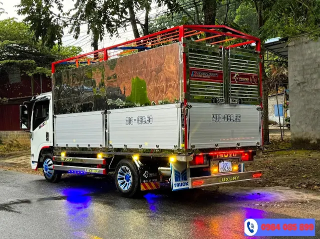 xuong-dong-thung-xe-tai-theo-yeu-cau.webp