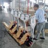 xe-nang-tay-keo-pallet-gia-re.jpg